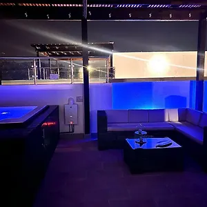https://outstanding-pent-house-w-jacuzzi.greaterantilleshotels.net